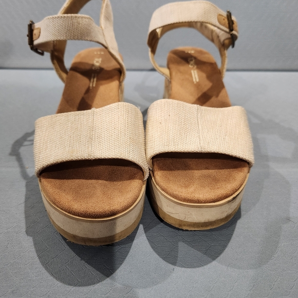 Women's Cream Platform Sandals - Picture 2 of 7